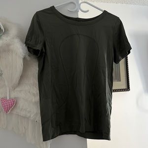 Lululemon green army t-shirt size 6